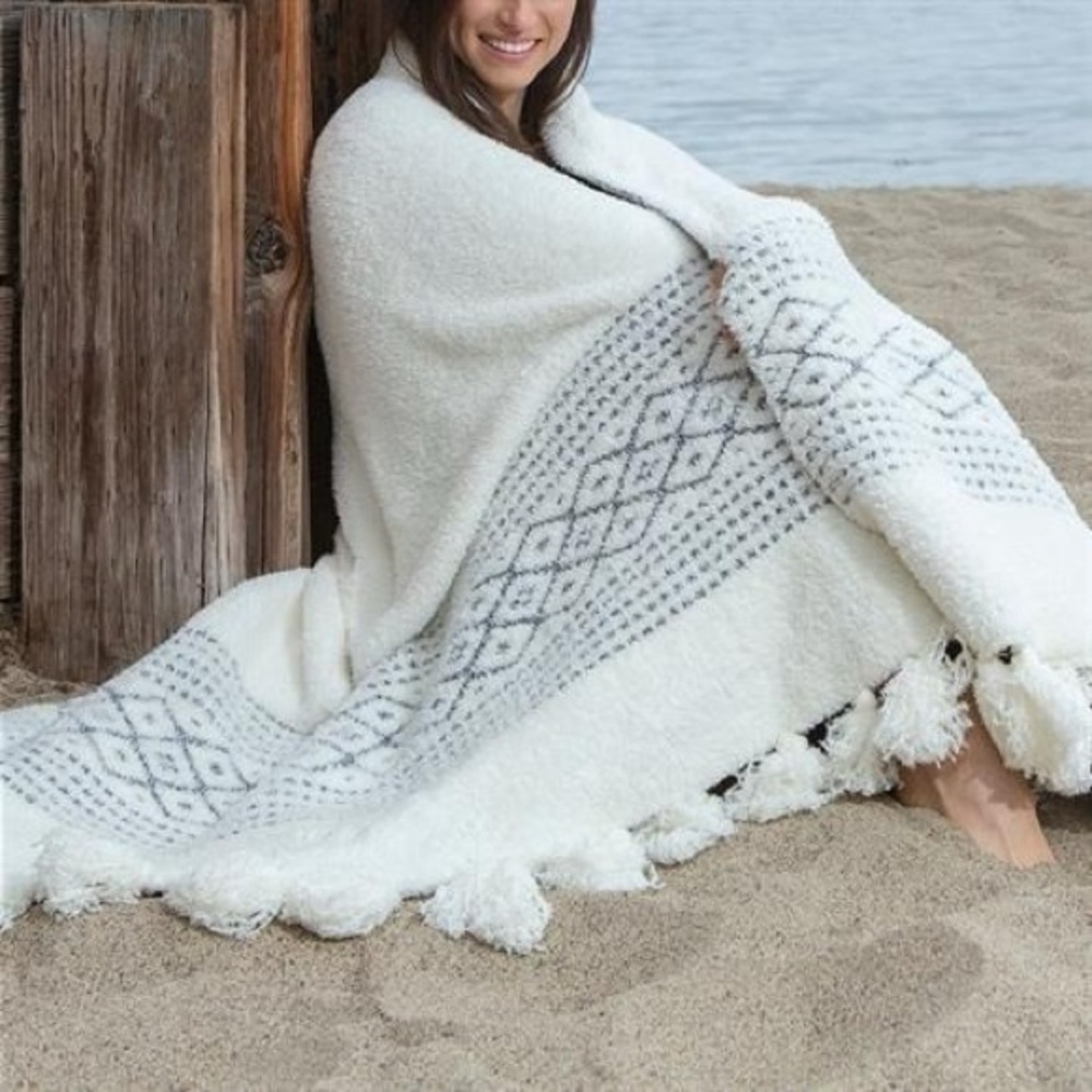 ISO Barefoot Dreams CozyChic Luxe Casa Throw Blanket in Pearl